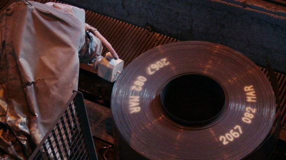 SPM3000_03 hot coil marker, robot is marking the shell and crown of a coil with vertical axis