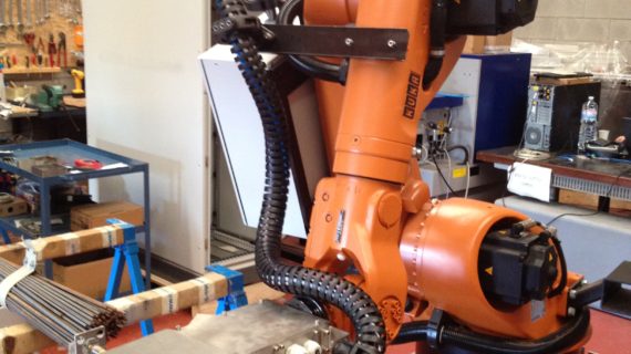 STS6000_04 robot approching steel bundle